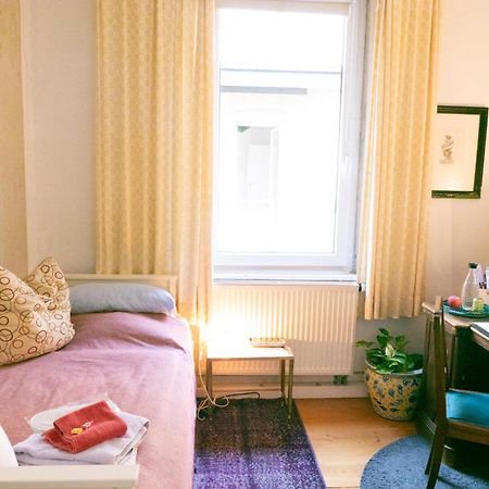 Zimmer In Kuenstlerwohnung Estugarda Exterior foto